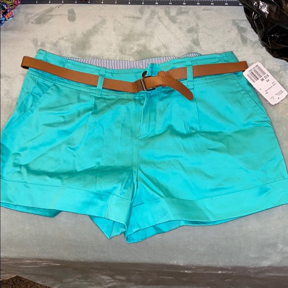 Shorts with pockets and belt